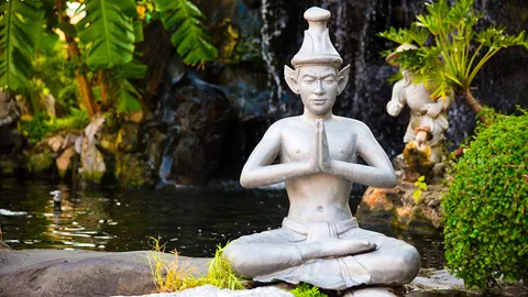 ท่าฤาษีพนม