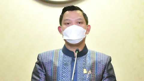 “ธนกร” ท้าเพื่อไทย-ไทยสร้างไทย ประกาศนโยบายยกเลิกบัตรคนจน-คนละครึ่ง