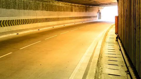 อุโมงค์ไฟฉายเปิดใช้ พ.ค.นี้ คืบหน้ากว่า 80% งานก่อสร้างเสร็จเหลือตกแต่ง, ไฟฟ้า