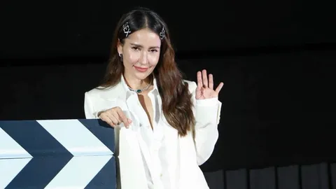 “แอน” มอบบัลลังก์ “เจ้าหญิงวงการบันเทิง” ให้ “ญาญ่า” เปิดใจร่วมงาน “กลัฟ” ไม่กดดัน