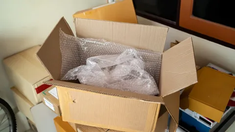 ชวนบริจาคกล่อง-ซองพัสดุ ไม่ใช้แล้ว แปลงเป็นโต๊ะเก้าอี้ ให้น้องโรงเรียน ตชด.