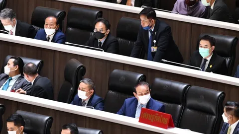 สภา จัดที่นั่งให้พรรคเศรษฐกิจไทยแล้ว-ส.ส.พรึบ หลัง "บิ๊กป้อม" ยกมือไหว้