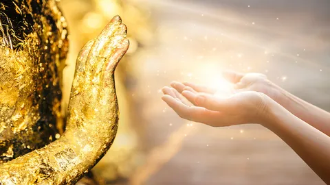 วิธีบูชาเทวดาประจำวันเกิด 2565 เสริมเมตตา งาน เงิน รัก เฮงๆ รวยๆ