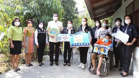 'รมว.สุชาติ’ ห่วงผู้ประกันตนทุพพลภาพ มอบ 'ที่ปรึกษา' 'โฆษก' ลงพื้นที่ให้กำลังใจถึงบ้านที่นครปฐม