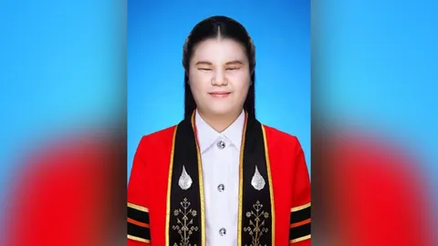 ชื่นชม "น้องอ้อม" บัณฑิตพิการคนแรกของไทย เรียนจากอักษรเบรลล์ภาษาจีน