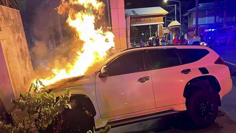 ชนไฟท่วม