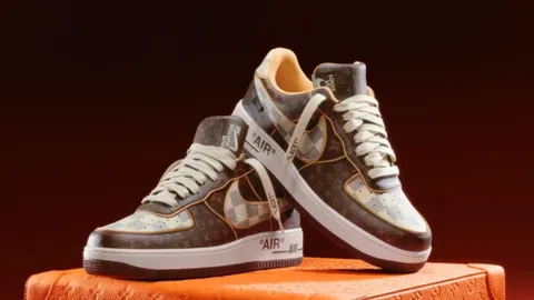 Nike x Louis Vuitton "Air Force 1" สนีกเกอร์จากการออกแบบของ Virgil Abloh ทำสถิติใหม่ในการประมูล