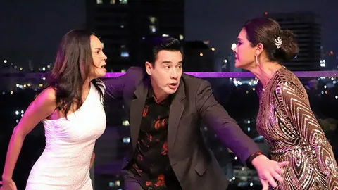 “ลูกเกด” ปรี๊ดแตกสาดไวน์ใส่ “พิม” “วิลลี่” ห้ามศึกชุลมุนใน “สงครามดอกไม้”