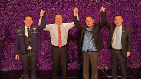 ชัดแล้ว“เอกราช-วัฒนา” ย้ายซบภูมิใจไทย หลังมีภาพ “อนุทิน” สวมเสื้อพรรคให้