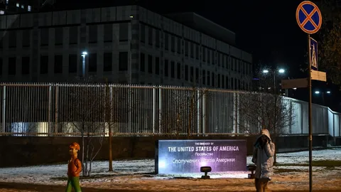 สหรัฐฯ ปิดสถานทูตในกรุงเคียฟ หวั่นรัสเซียบุกยูเครน ส่งบินรบไปยุโรปเพิ่ม