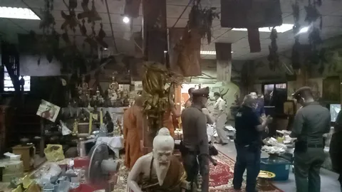 เจ้าคณะตำบลและสำนักพุทธสมุทรปราการ ตรวจกุฏิอดีตเจ้าอาวาสวัดบางหญ้าแพรก 