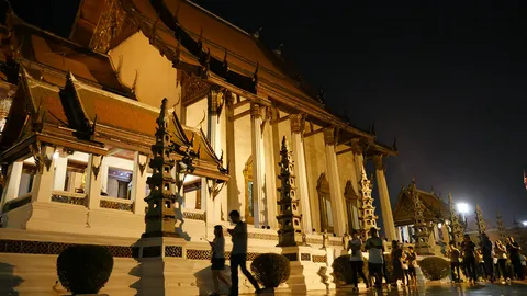 เวลาเวียนเทียน สวดบทไหน? คาถาต้องรู้ เดินรอบโบสถ์อย่างไรได้บุญ