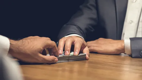 รวบแชร์มือถือ เชิด 100 ล้านบาท ชักชวนนักแบด "ร่วมลงทุน" ด้วย