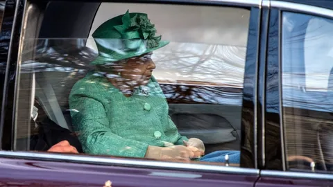 สื่ออังกฤษเผย ควีนทรงช่วยจ่ายเงิน 12 ล้านปอนด์ ให้เจ้าชายแอนดรูว์ ปิดคดี