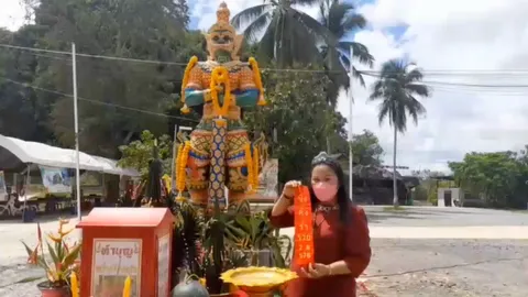 โชคหล่นทับ สาวทำบายศรีถวาย "ท้าวเวสสุวรรณ" ถูกหวยก้อนใหญ่หลักแสน (คลิป)