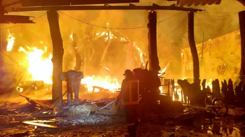 ไฟไหม้สวนอาหารตำนานป่า ร้านดังระยอง เผาส่วนล็อบบี้วอด (คลิป)