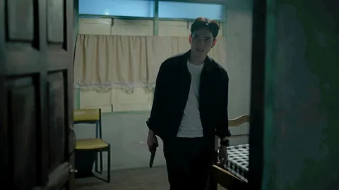 "เพทาย" หวนคืนวงการมือปืน คนร้ายเตรียมหลอนใน “บ้านโชคดีเดอะซีรีส์”