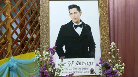 เศร้า รดน้ำศพ เบส วีร์ นักร้องดังเสียชีวิตในวัย 36 ปี เผยทำงานหนัก พักผ่อนน้อย