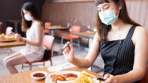 หมอธีระ แนะเปิดโหมด "survival" เอาตัวรอดติดเชื้อ ชี้ Long COVID ปัญหาใหญ่อนาคต