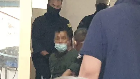 ตร.สอบเครียด 'ธวัชชัย' คดียิงนายก อบต.ก่อนนอนห้องขังคืนแรกที่ สภ.ดงละคร