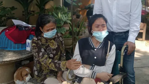 วอนช่วย แม่เฒ่ากับลูกสาวพิการ อยู่แบบอดอยาก ต้องอุ้มลูกเข้าห้องน้ำทุกวัน