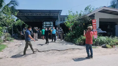 ตำรวจชุดสืบคดียิงนายก อบต.มาที่บางละมุง ตรวจค้นอู่เป้าหมายหารถคันก่อเหตุ