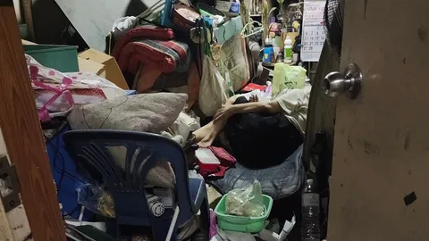 ช่วยเหลือแล้ว ยายนอนบนกองขยะ พบมีเงินฝากนับล้าน เคยทำงานสถานทูตญี่ปุ่น