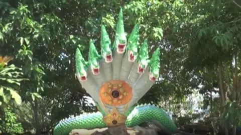 ติดใจ "องค์นาคราช 7 เศียร" ให้โชค หนุ่มลุ้นเฮอีก ส่องเลขธูปเสี่ยงทาย (คลิป)