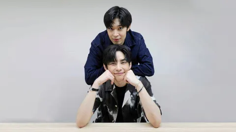 "นัท&แปลน" ผลัดกันออกแบบเสื้อเป็น “สื่อรักแทนใจ”