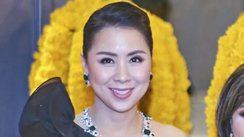 ความสวยแพคคู่ "อรนารถ เชิดบุญชาติ" รับนางแบบคู่ลูกสาวให้หนังสือ Rojanatorn