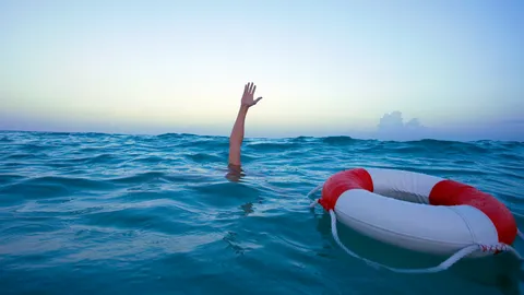 "เพื่อนจมน้ำ" อย่าเพิ่งกระโดดลงไปช่วย พร้อมแนะวิธีช่วยเหลือที่ถูกต้อง