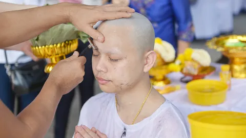 ทำนายฝันว่าบวชพระ บวชเณร โกนผมบวช หมายความอย่างไร?