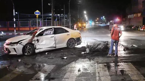 ทหารหนุ่มว่าที่เจ้าบ่าว ซิ่งบิ๊กไบค์ชนรถเก๋ง กระจกบาดคอหวิดขาด (คลิป)