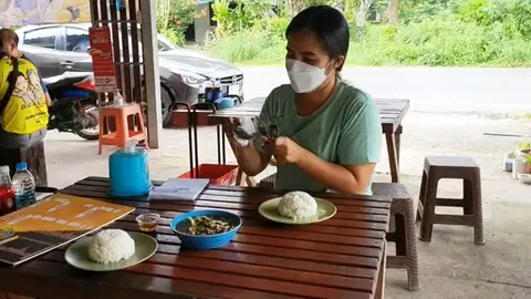 ชาวโซเชียลลำบาก ร้านตามสั่งชุมพรงดทำ "ต้มเล้งแซ่บ" มะนาวแพงสู้ไม่ไหว