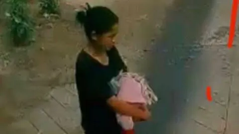 แม่คลอดลูกนำทิ้งป่าละเมาะ ทารกติดเชื้อกระแสเลือด หมอชี้อาจไม่รอด