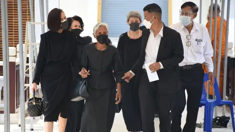 รับศพ "สรพงศ์ ชาตรี" ไปวัดเทพศิรินทร์ เตรียมพิธีรับพระราชทานน้ำหลวงอาบศพ