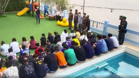 ทลายปาร์ตี้ยานรก หนุ่มสาว "วัยรุ่นพูลวิลล่า" นั่งมั่วสุม ฉี่ม่วง 37 คน