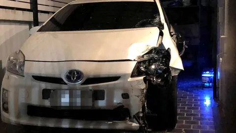 หนุ่มขับพรีอุสชน จยย.สาวว่าที่บัณฑิตตายแล้วหนีเข้าบ้าน มอบตัวตำรวจแล้ว