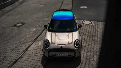 ตัวเป็นๆ ในมอเตอร์โชว์ รถยนต์ไฟฟ้า MINI ELECTRIC เพิ่มเฉดสีหลังคาใหม่อย่างหล่อ 