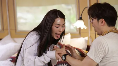 หลิงหลิง อ่อนต่อโลก ติดใจโจ๊ก ถึงขั้นดูดนิ้วแม็ค ใน "มักกะลีที่รัก"