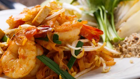 วิธีทำผัดไทยแสนอร่อย แจกสูตรผัดไทยกุ้งสด ทำกินเองหรือทำขาย 