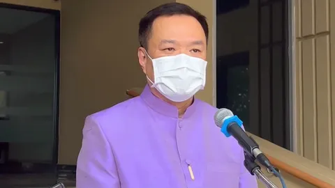 “อนุทิน” ไม่ขวางรดน้ำผู้ใหญ่สงกรานต์ หนุนรัฐบาลอยู่ครบวาระดีกว่ายุบสภา