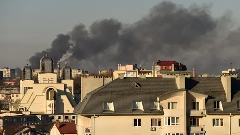 ระทึก รัสเซียยิงมิสไซล์ร่อนหลายลูก ถล่ม รง.ซ่อมเครื่องบินใกล้เมืองลวีฟ