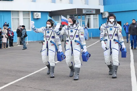 3 นักบินอวกาศรัสเซียเดินทางถึง ISS อย่างปลอดภัย