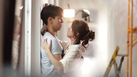 "ตรี-เฟิร์น" หยอกล้อกันมุ้งมิ้ง อยู่ในอ้อมกอดกันและกัน เปิดฉาก "เวลากามเทพ"