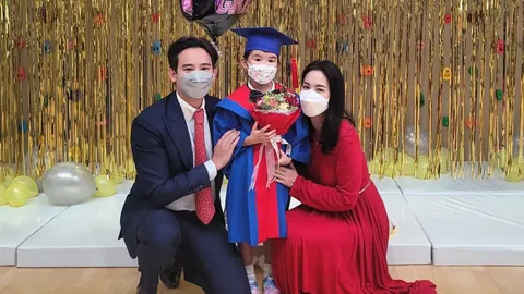 ทิม-ต่าย อยู่พร้อมหน้าพร้อมตาในวันที่ น้องพิพิม เรียนจบชั้นอนุบาล