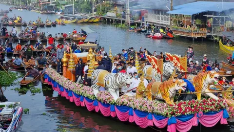 จัดใหญ่ แห่เรือ 500 ลำ ร่วมงานปิดทอง "หลวงพ่อโต" สีสันคลองดำเนินสะดวก (คลิป)