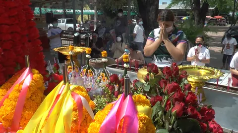 แห่แก้บน "ท้าวเวสสุวรรณ" วัดปทุมบูชา ไม่พลาดส่อง "เลขเด็ด" ลุ้นโชคงวดนี้