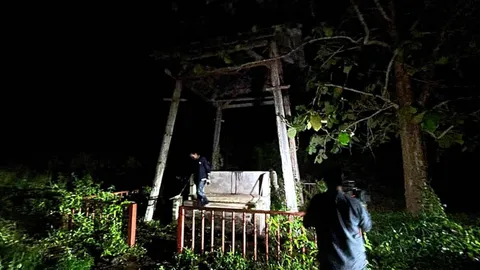 ขนลุก "ภาพหลอน" เชิงตะกอนเผาศพ จุดพาปอ-โรเบิร์ต ทำพิธีปลดปล่อยวิญญาณ (คลิป)
