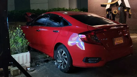 สาวหล่อขับเก๋งชน จยย. นักเรียนชาย-หญิงตาย 2 ศพ อ้างมองไม่เห็น